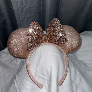Disney Minnie Ears Rose Gold Sequin Bow